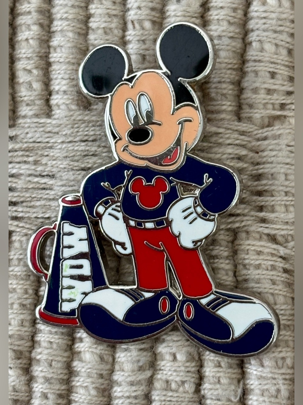 DISNEY 2009 Mickey Mouse Cheerleader Pin